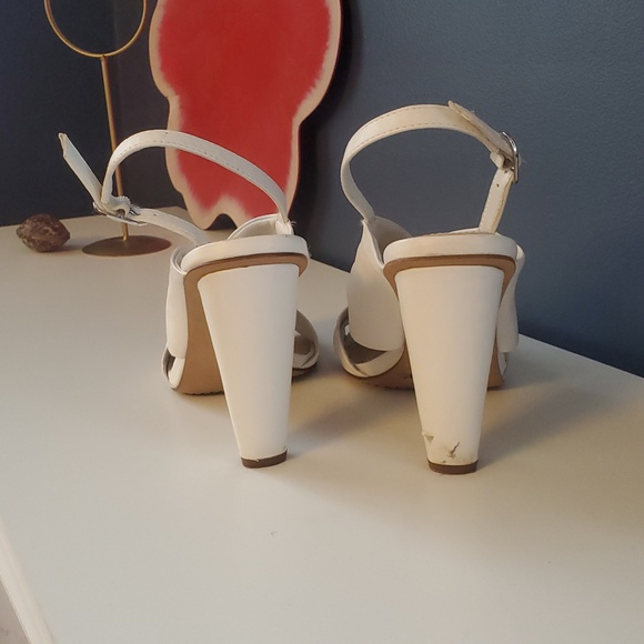 Vince Camuto Kattie White Leather Pumps Size 8.5 Classic Heels, Minor Heel Wear - Picture 10 of 14